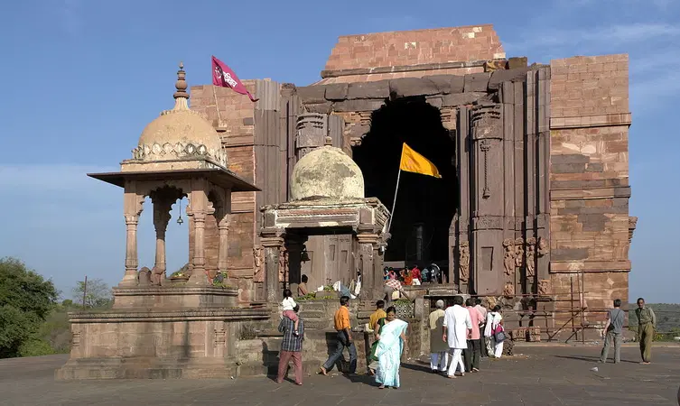 1535797758_1200px-Temple_of_Bhojpur