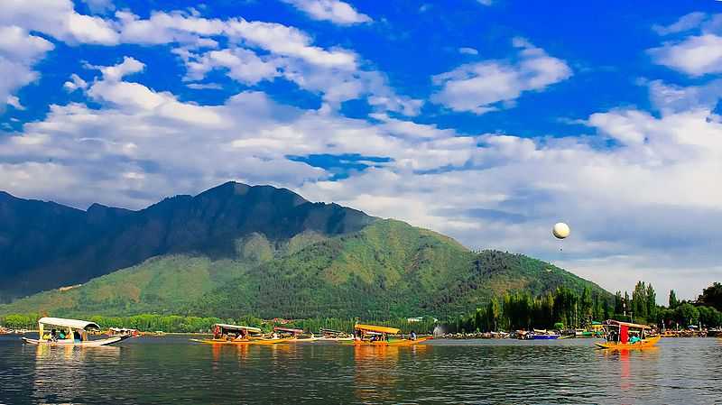 800px-Dal_Lake_Kashmir_20200716133708