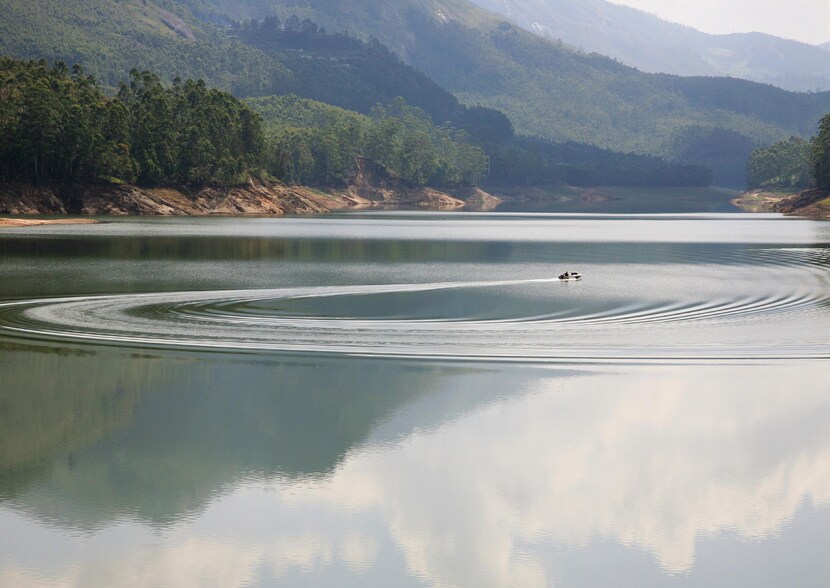 large-boat-ride-munnar